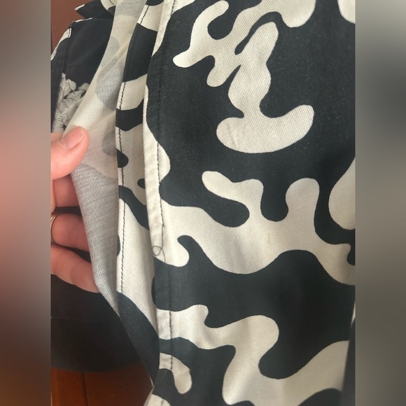 Diane Von Furstenberg Silk Wrap Dress Abstract Camo Print Size 0 - Picture 11 of 12